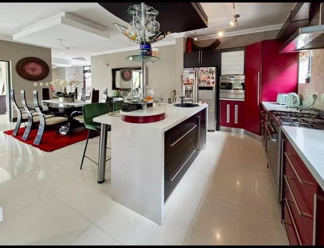 6 BEDROOM HOUSE FOR SALE IN MIDSTREAM ESTATE